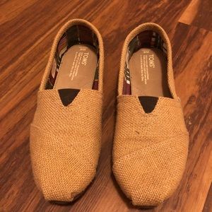 Toms tan (size 8)